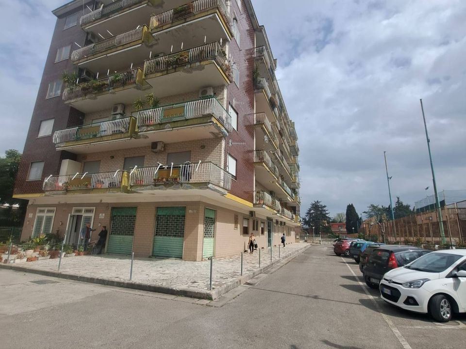 Parkeringsplads i Marigliano, Naples - foto 2