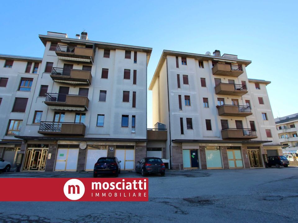 Erhvervsejendom i Matelica, Macerata - foto 1
