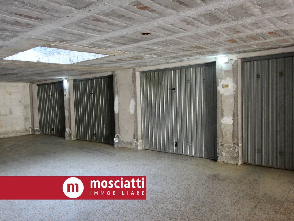Parkeringsplads i Matelica, Macerata - foto 2