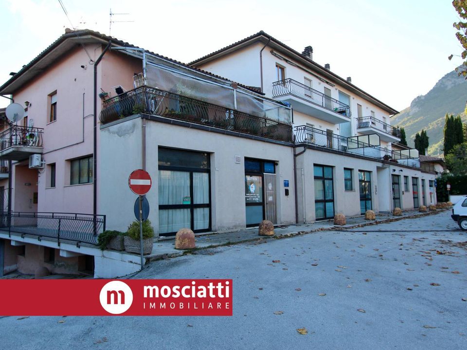Erhvervsejendom i Esanatoglia, Macerata - foto 1
