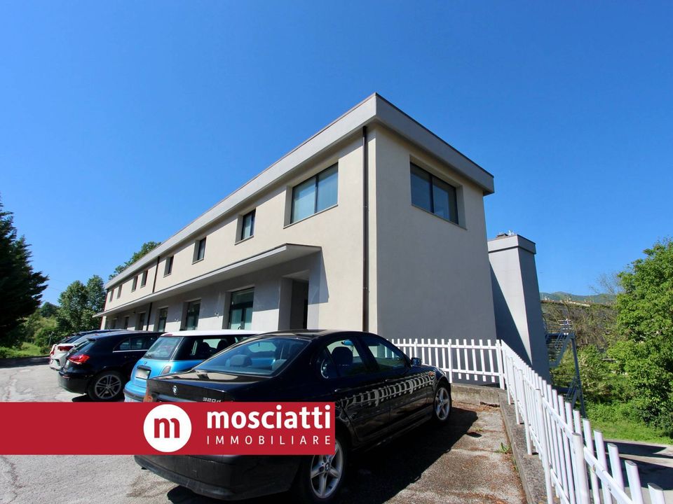 Erhvervsejendom i Castelraimondo, Macerata - foto 2