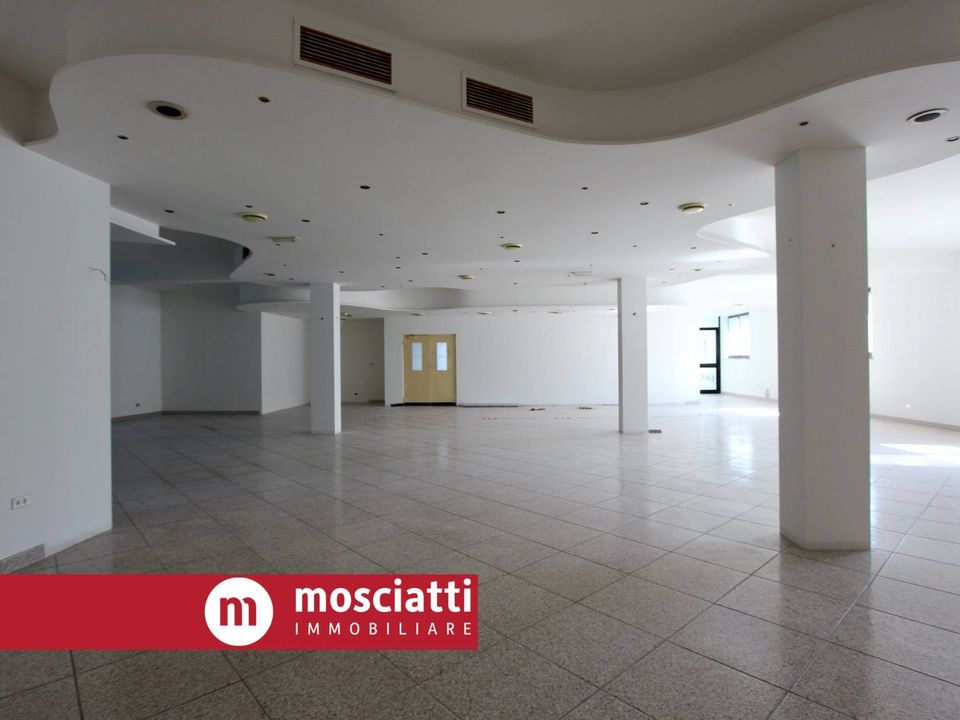 Erhvervsejendom i Castelraimondo, Macerata - foto 4