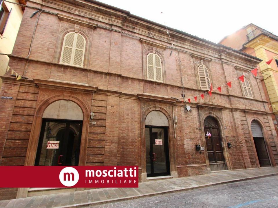 Erhvervsejendom i Matelica, Macerata - foto 1