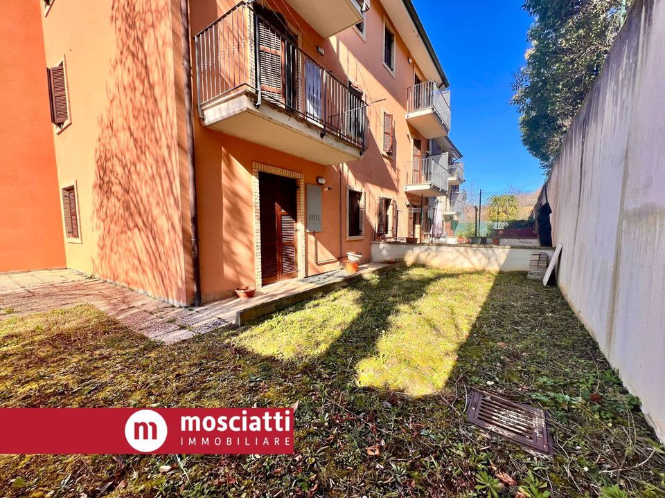 Erhvervsejendom i Castelraimondo, Macerata - foto 2