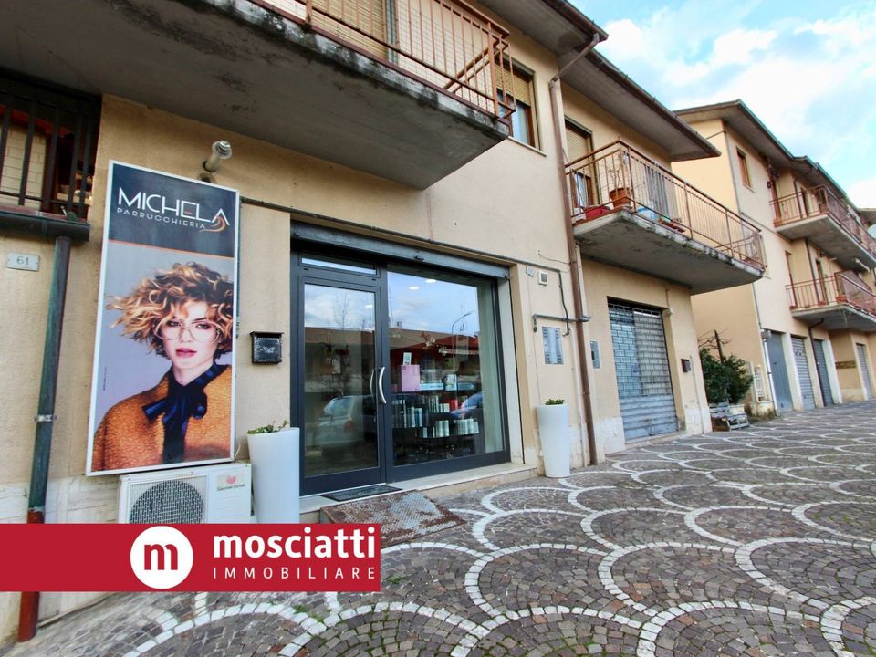 Erhvervsejendom i Castelraimondo, Macerata - foto 2