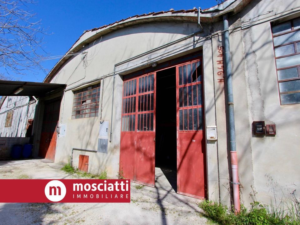 Erhvervsejendom i San Severino Marche, Macerata - foto 1