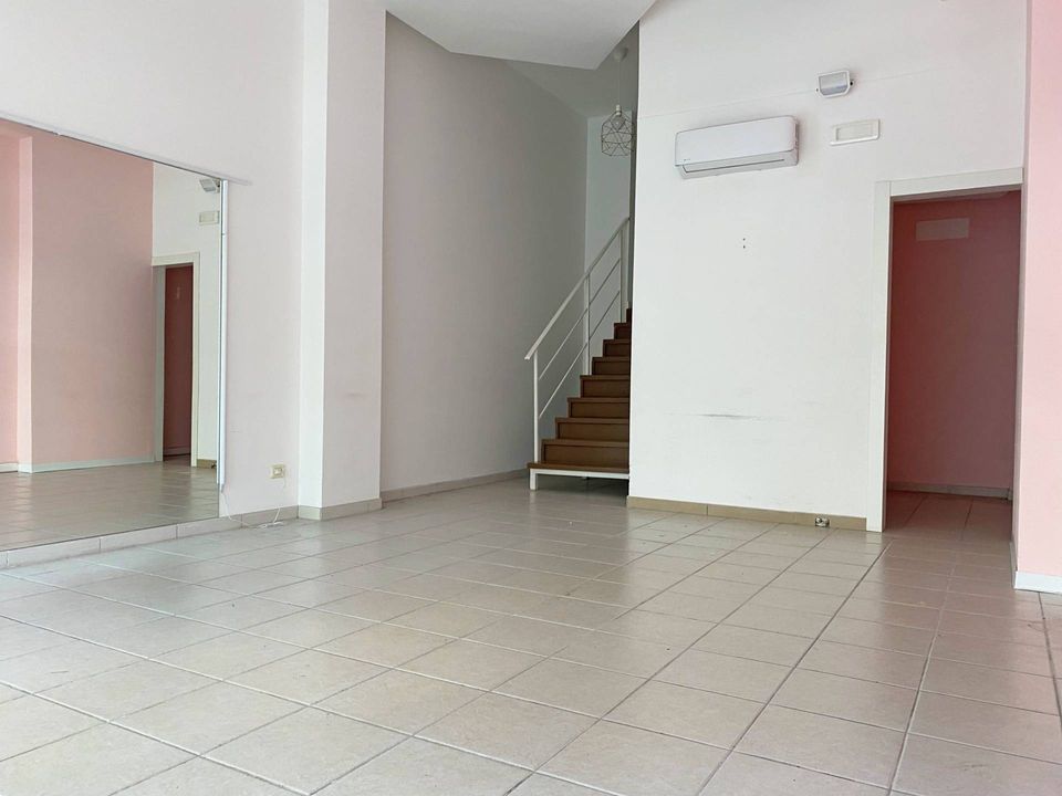 Erhvervsejendom i Giulianova, Teramo - foto 3