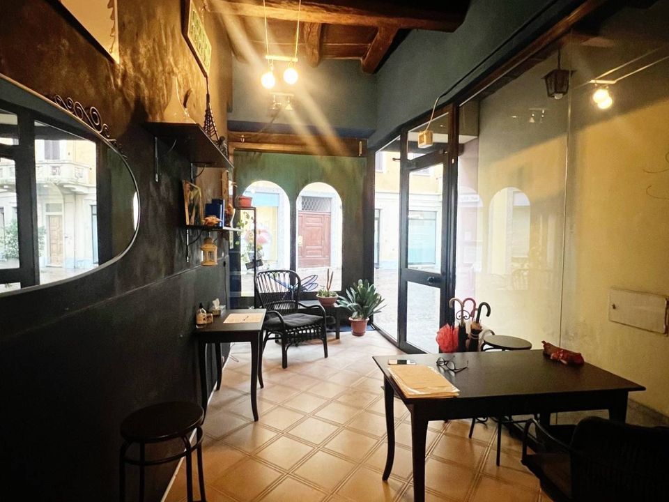 L'establiment comercial a Vercelli, Vercelli - foto 2