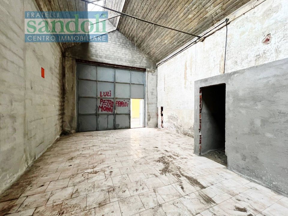 L'establiment comercial a Vercelli, Vercelli - foto 4