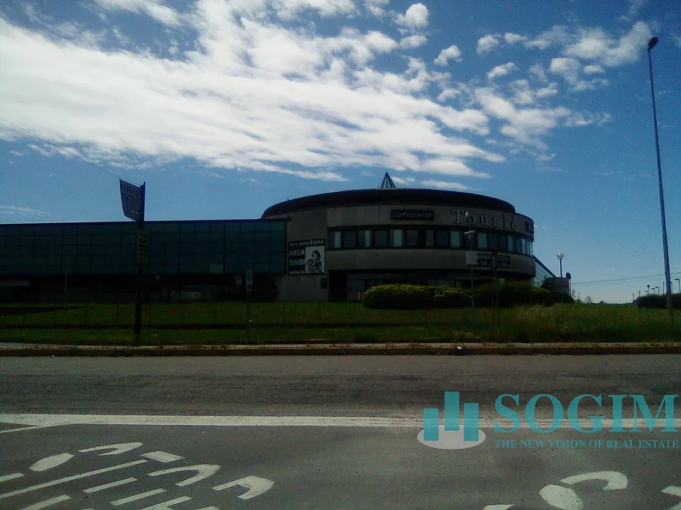 L'establiment comercial a Cusago, Milan - foto 1
