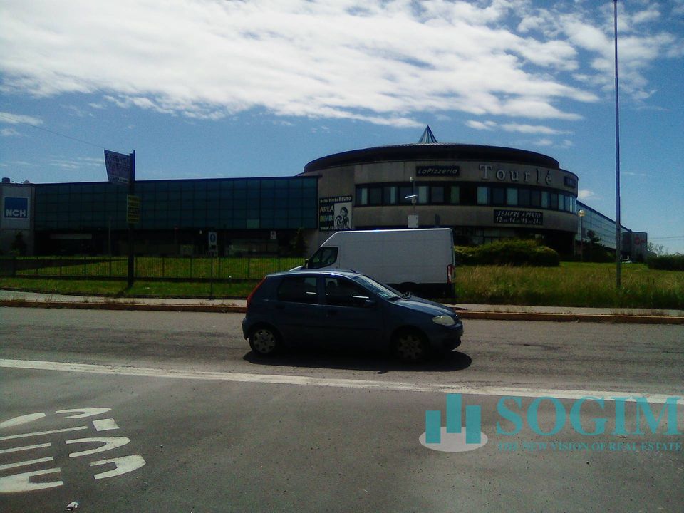 L'establiment comercial a Cusago, Milan - foto 2
