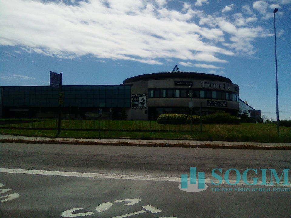 L'establiment comercial a Cusago, Milan - foto 3
