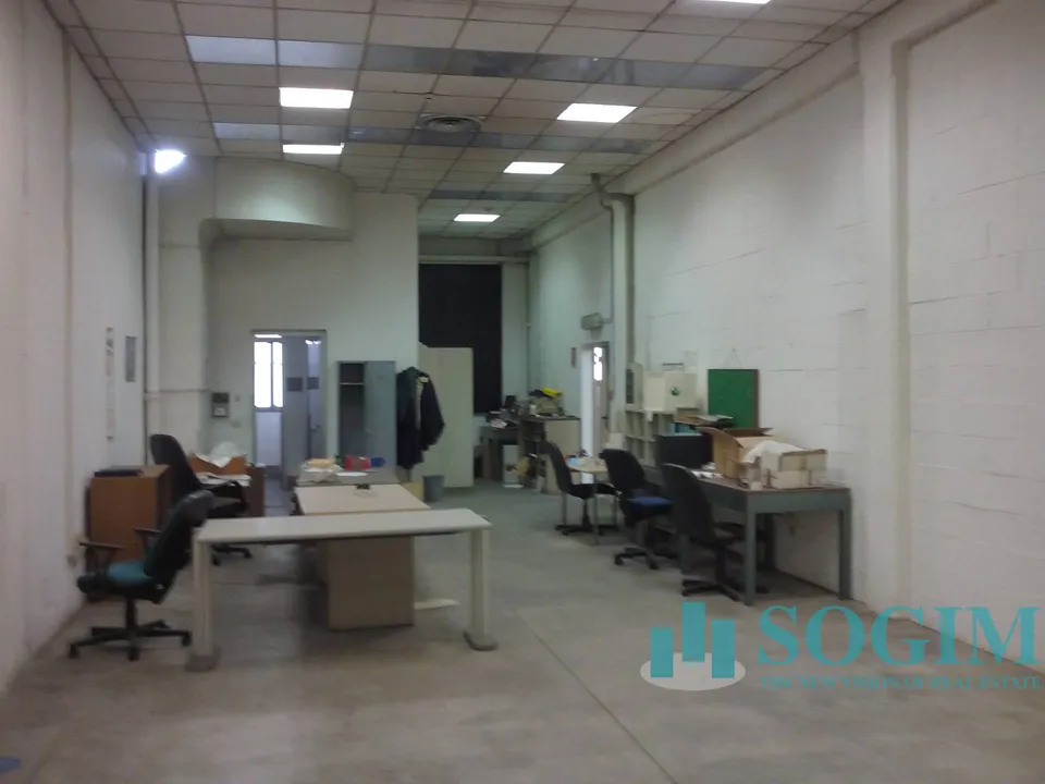 L'establiment comercial a Settimo Milanese, Milan - foto 1