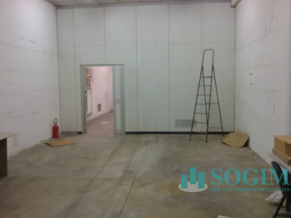 L'establiment comercial a Settimo Milanese, Milan - foto 2