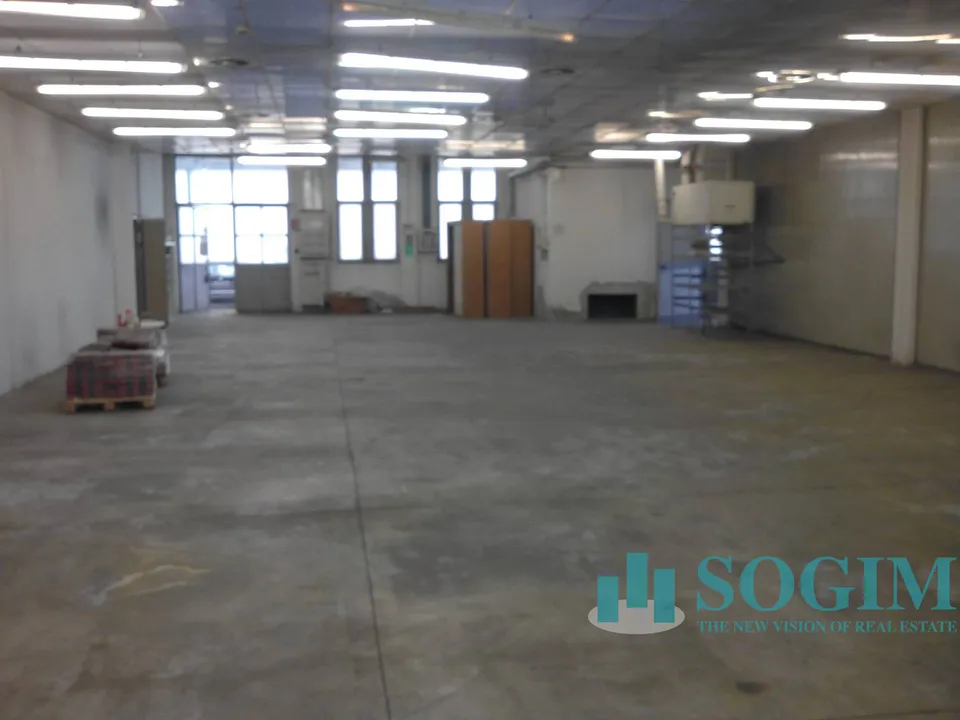 L'establiment comercial a Settimo Milanese, Milan - foto 3