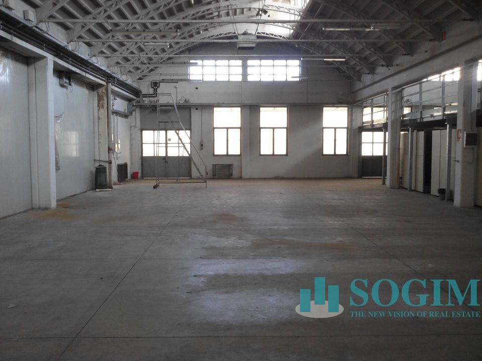 L'establiment comercial a Settimo Milanese, Milan - foto 4