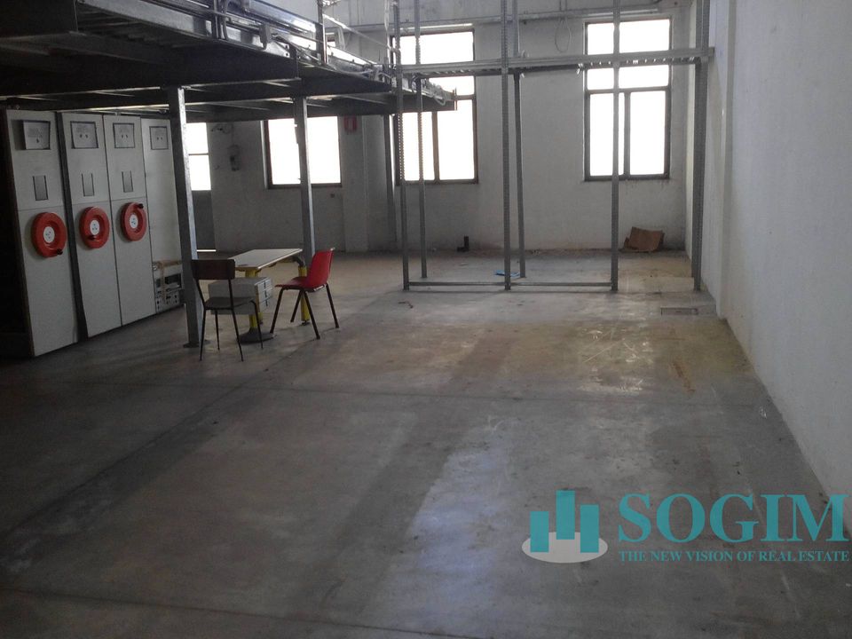 L'establiment comercial a Settimo Milanese, Milan - foto 5