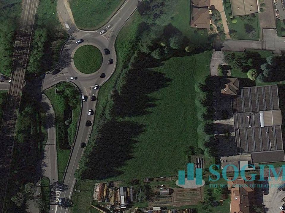 Helårsgrund i Albizzate, Varese - foto 4