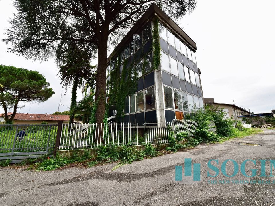 Erhvervsejendom i Albiate, Monza and Brianza - foto 1