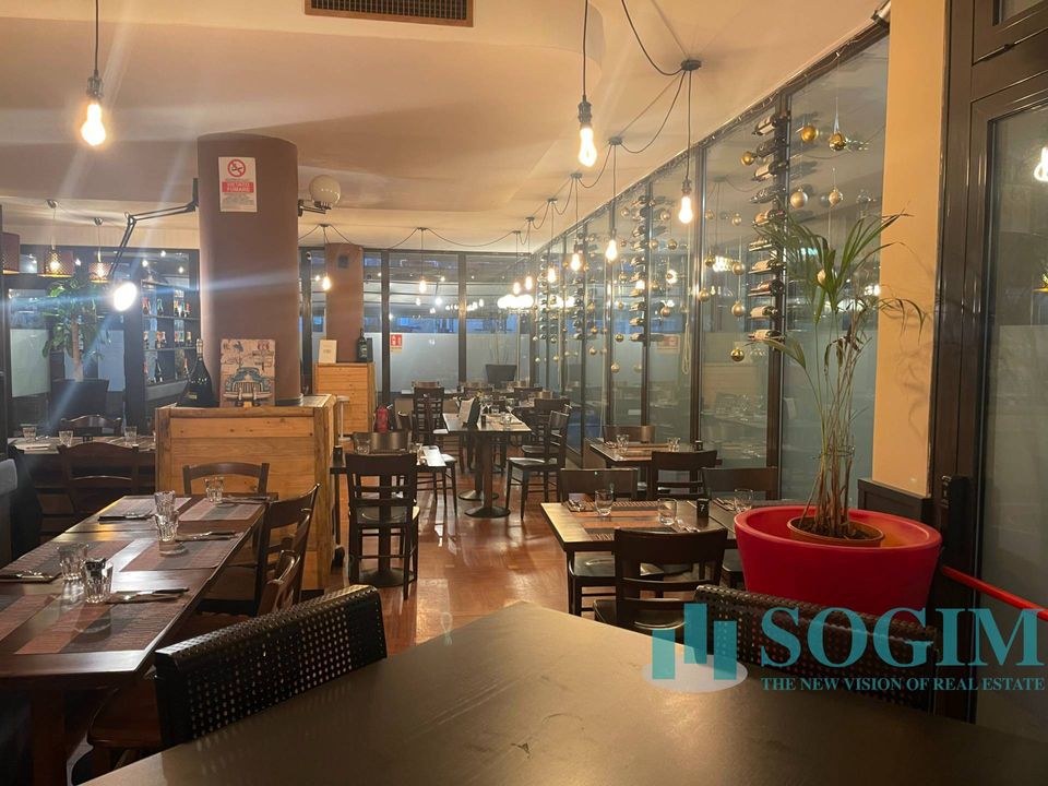 L'establiment comercial a Cernusco sul Naviglio, Milan - foto 4