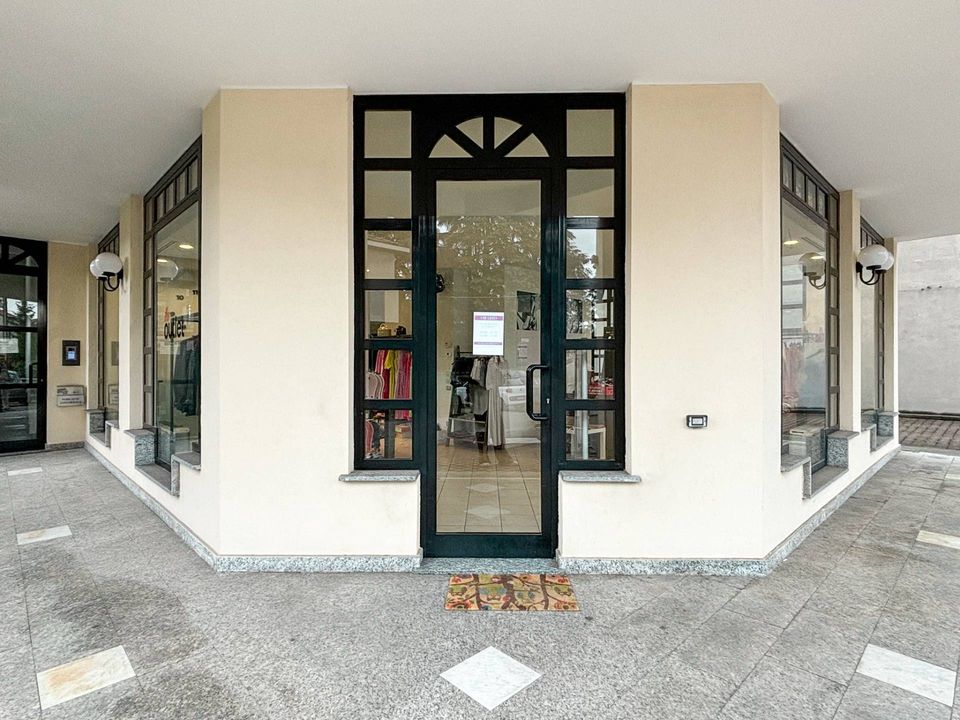 Erhvervsejendom i Gallarate, Varese - foto 1
