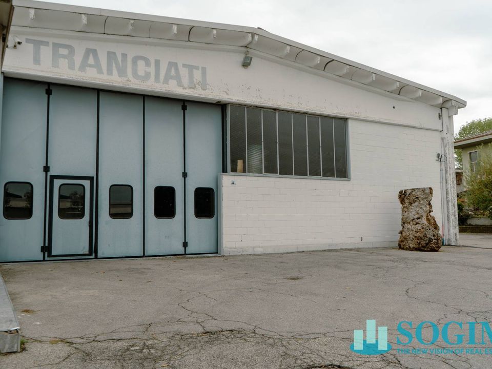 Erhvervsejendom i Lentate sul Seveso, Monza and Brianza - foto 3