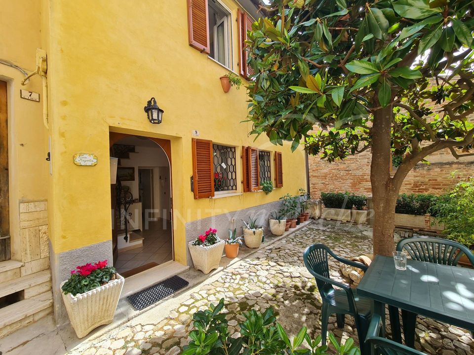 Villa en Montalto delle Marche, Ascoli Piceno - foto 1