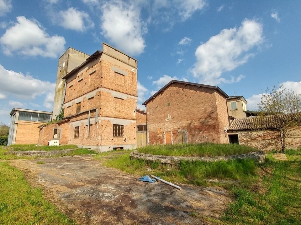 Erhvervsejendom i Novellara, Reggio Emilia - foto 1