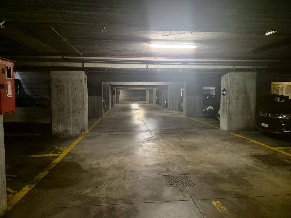 Parkeringsplads i Varese, Varese - foto 3