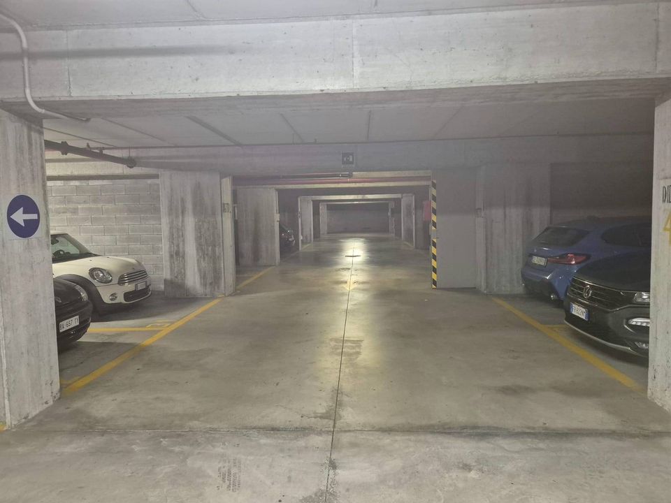 Parkeringsplads i Varese, Varese - foto 4
