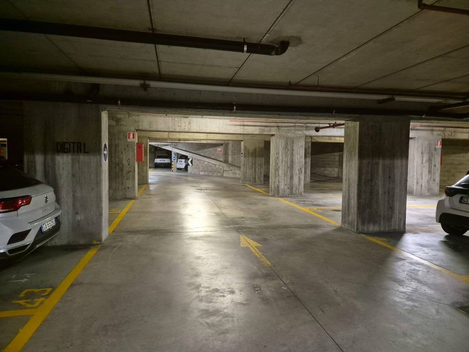 Parkeringsplads i Varese, Varese - foto 5