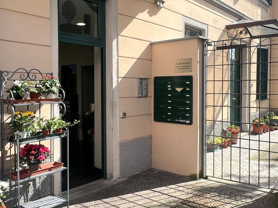 Erhvervsejendom i Gavirate, Varese - foto 1