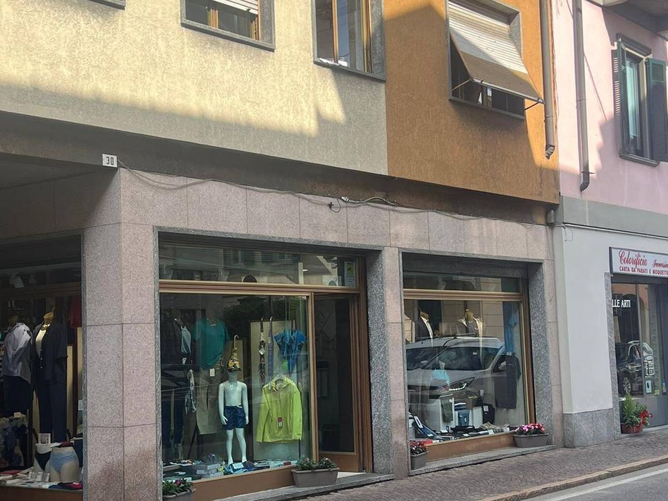 Erhvervsejendom i Gavirate, Varese - foto 1
