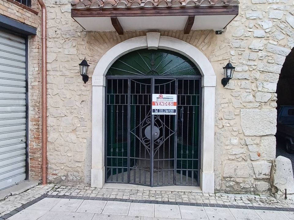 Erhvervsejendom i Sonnino, Latina - foto 1