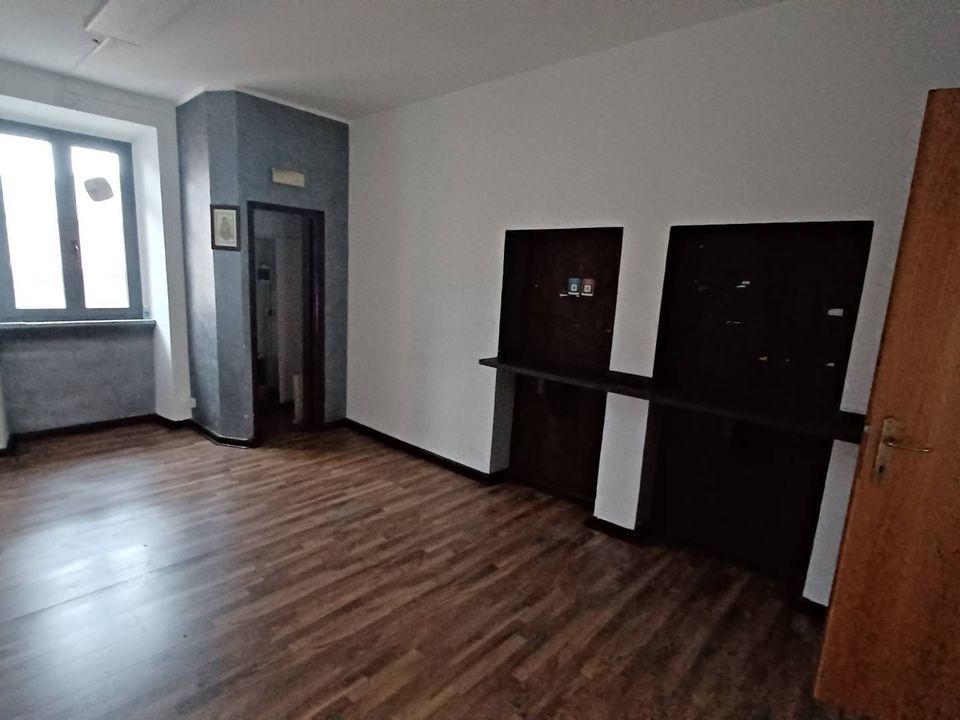 Erhvervsejendom i Sonnino, Latina - foto 1