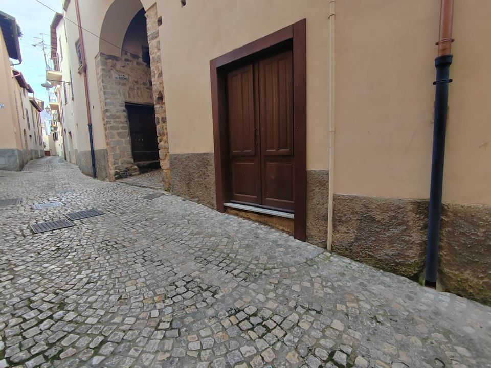 Erhvervsejendom i Maenza, Latina - foto 1