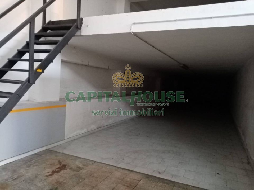 L'establiment comercial a Mercato San Severino, Salerno - foto 3