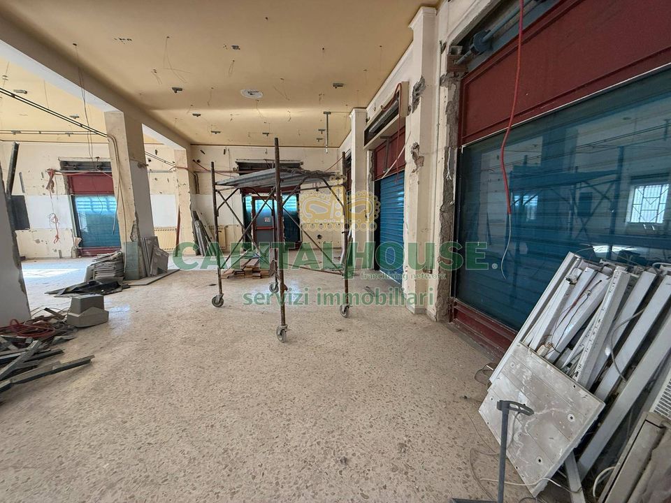 L'establiment comercial a Roccapiemonte, Salerno - foto 2