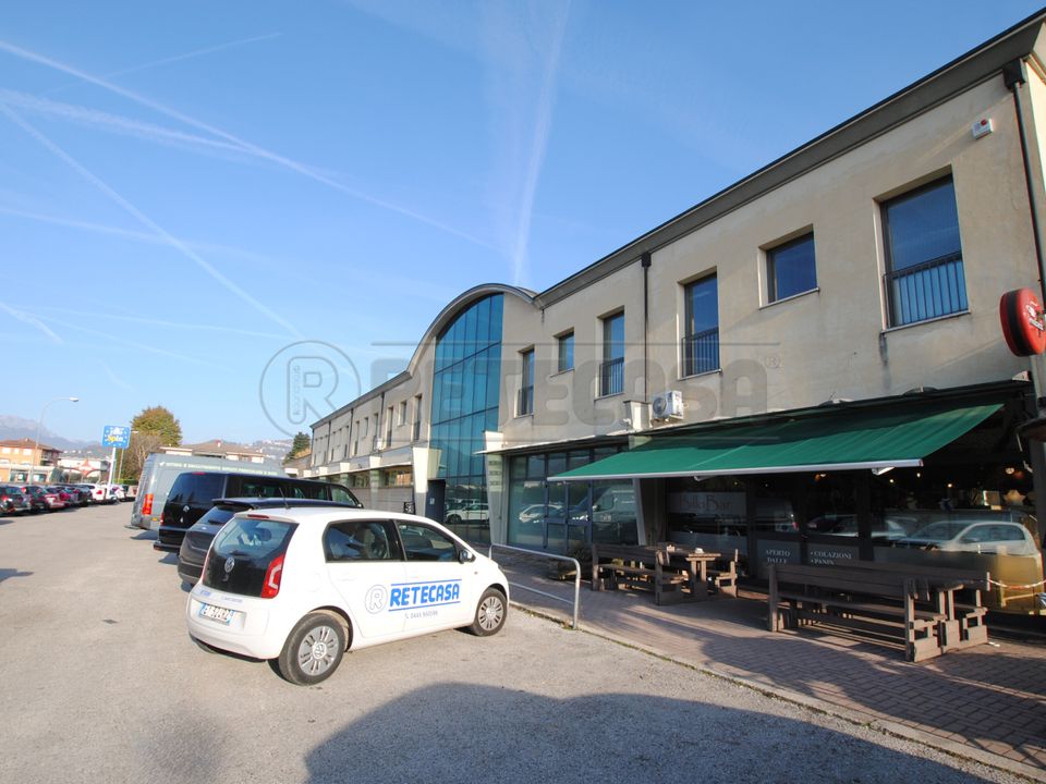 Erhvervsejendom i Cornedo Vicentino, Vicenza - foto 1