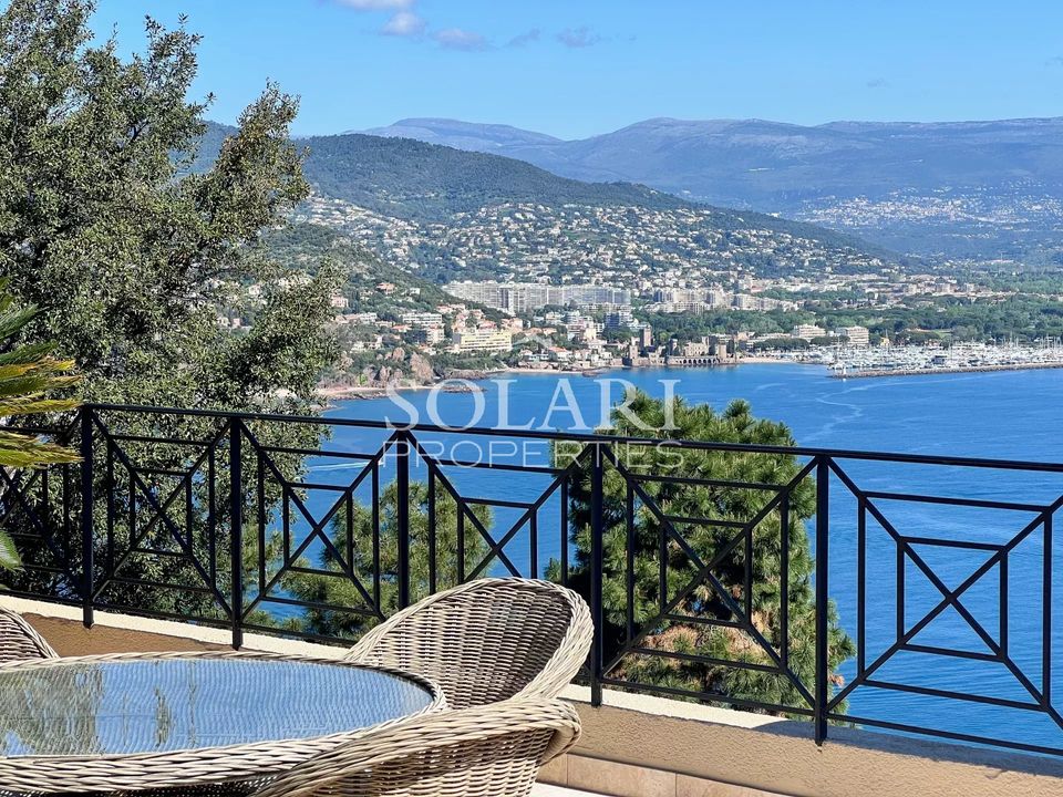 Villa i Theoule-sur-Mer, Alpes-Maritimes - foto 1