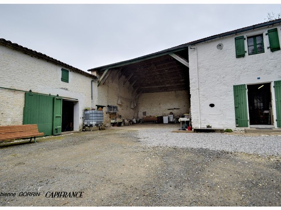 Landejendom i Bouhet, Charente-Maritime - foto 1