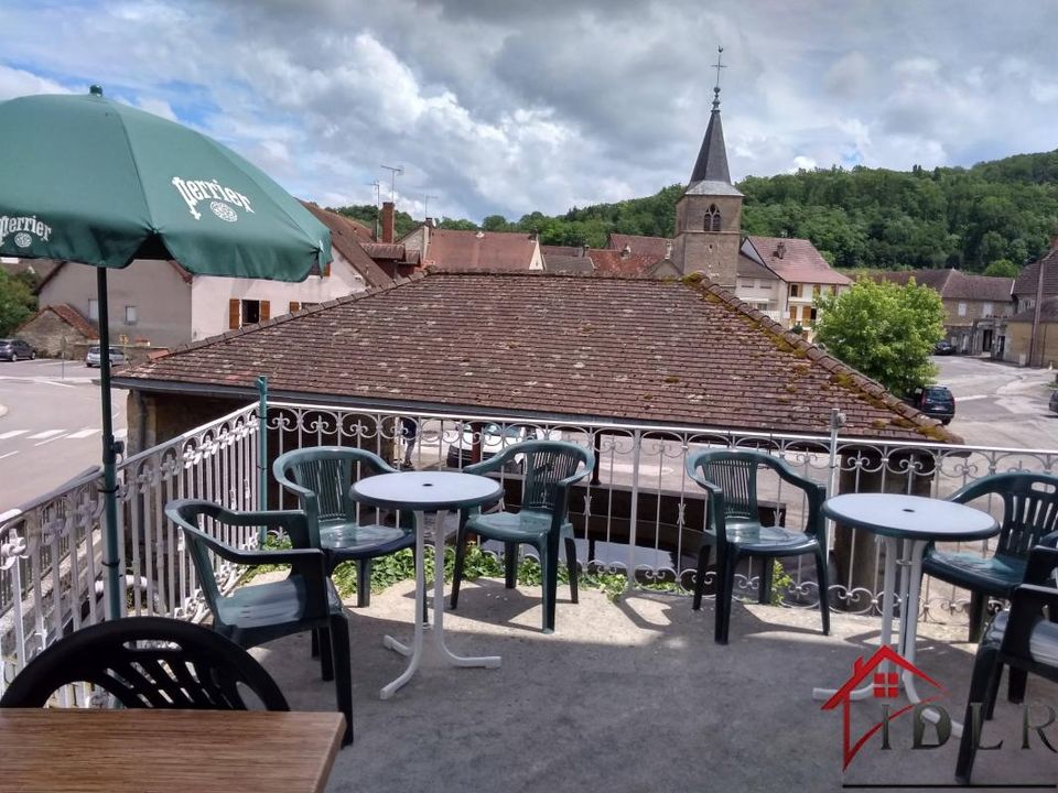Erhvervsejendom i Lons-le-Saunier, Jura - foto 1