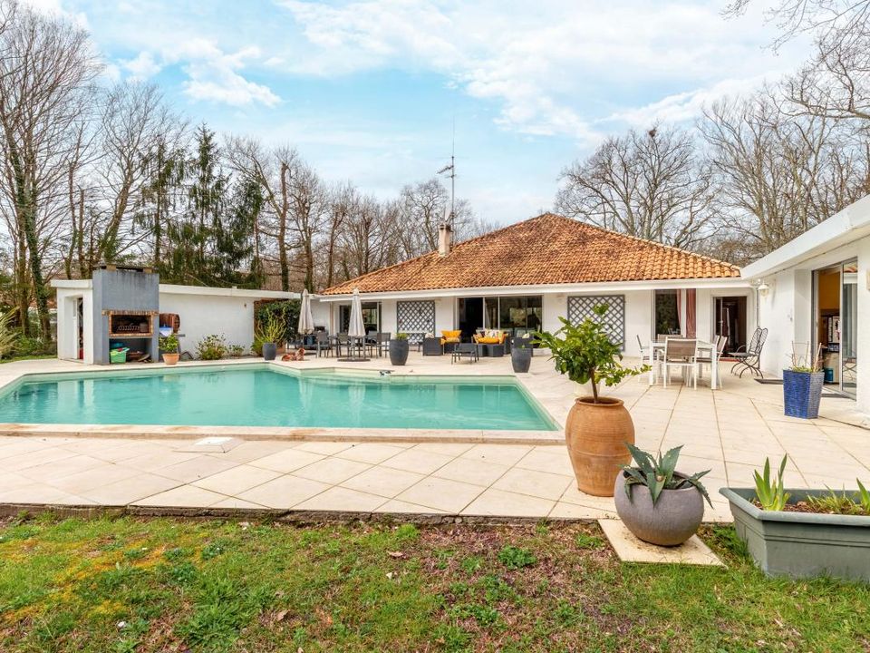 Villa i Saint-Sulpice-et-Cameyrac, Gironde - foto 1