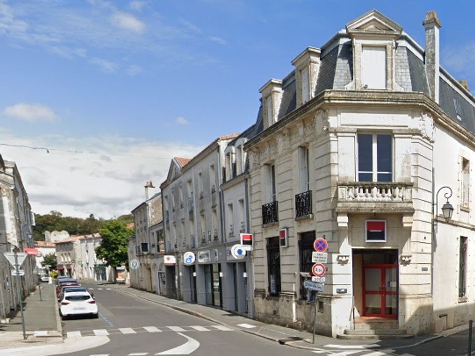 Erhvervsejendom i Fontenay-le-Comte, Vendee - foto 1