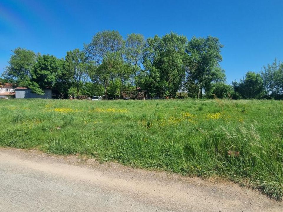 Helårsgrund i La Jonchere, Vendee - foto 1