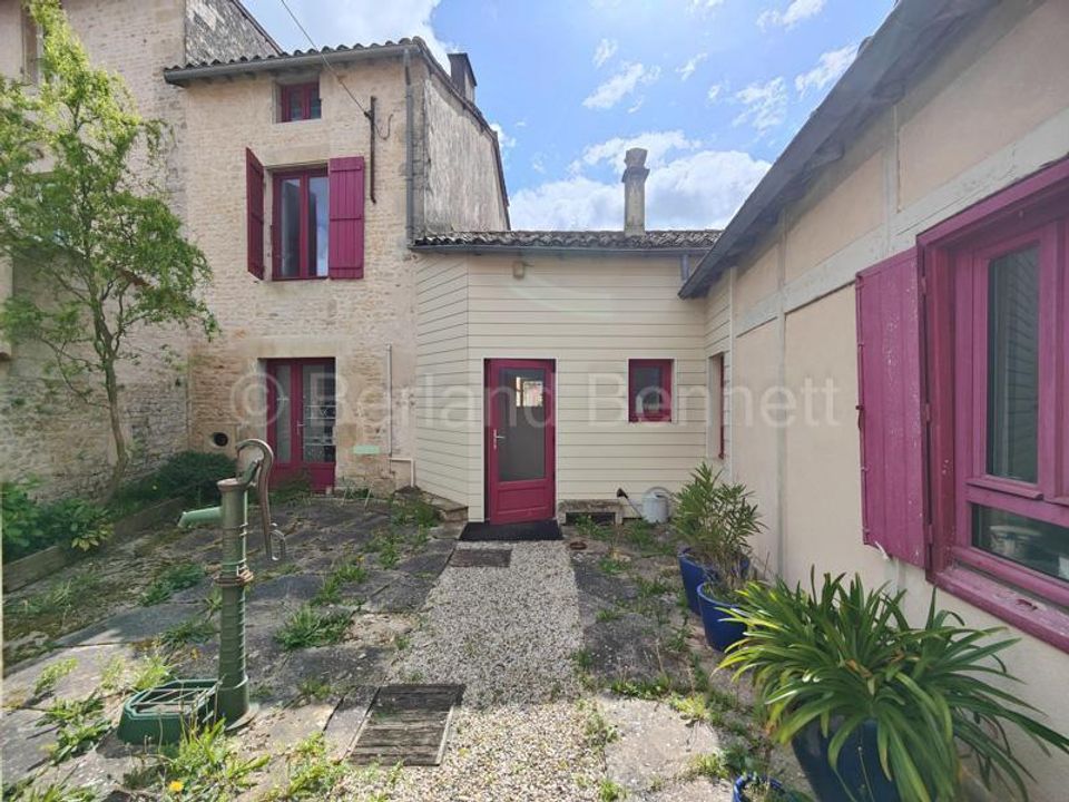 Erhvervsejendom i Sauze-Vaussais, Deux-Sevres - foto 1
