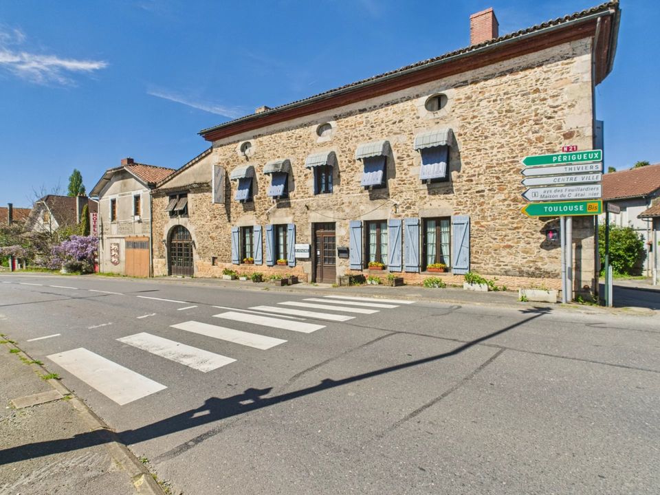 Villa i Chalus, Haute-Vienne - foto 1