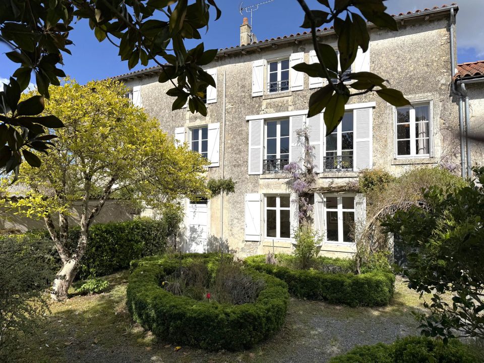 Landsbyhus i La Mothe-Saint-Heray, Deux-Sevres - foto 1