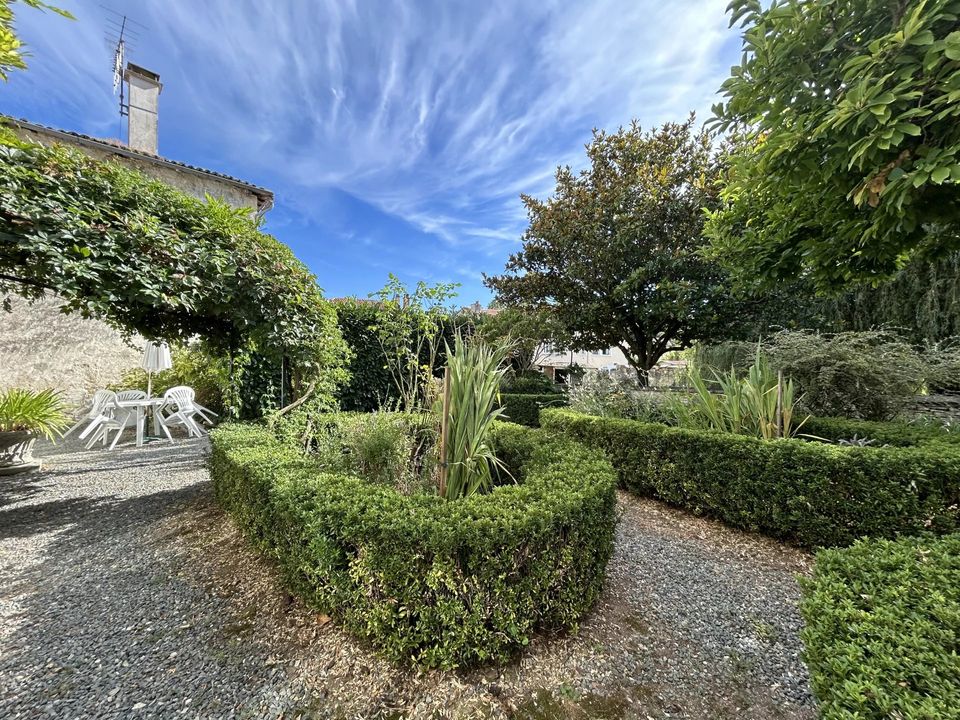 Landsbyhus i La Mothe-Saint-Heray, Deux-Sevres - bilde 2