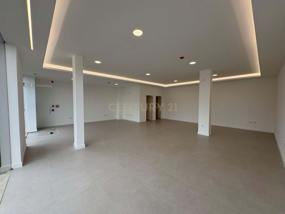 L'establiment comercial a Sao Pedro da Cadeira, Lisbon - foto 4
